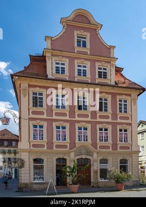 Façade d'une ancienne maison sur la place du marché, Schwwaebisch Gmuend, Bade-Wurtemberg, Allemagne, Europe Banque D'Images