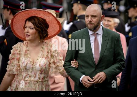 2022-09-20 12:26:10 LA HAYE - le député Peter de Groot et son partenaire arrivent au Koninklijke Schouwburg pour Prinsjesdag. La nouvelle année du gouvernement commence le troisième mardi de septembre. ANP SANDER KONING pays-bas - belgique sortie Banque D'Images