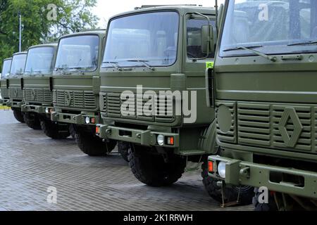 Non exclusif: DNIPRO, UKRAINE - 20 SEPTEMBRE 2022 - camions lourds achetés au détriment du budget de la ville et des donateurs privés à mi Banque D'Images