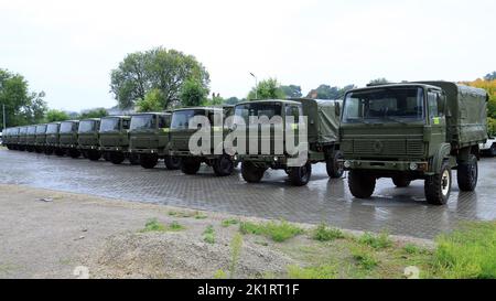 Non exclusif: DNIPRO, UKRAINE - 20 SEPTEMBRE 2022 - camions lourds achetés au détriment du budget de la ville et des donateurs privés à mi Banque D'Images