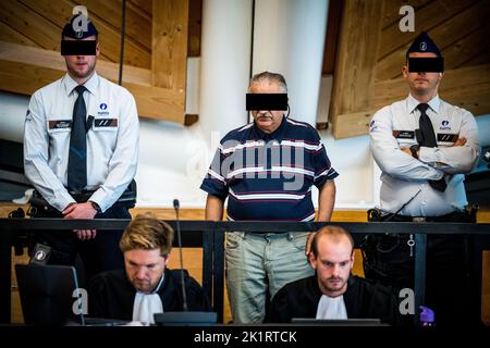 Selahaddin Tankisi photographié lors de la session de constitution du jury lors du procès assizes de Selahaddin Tankisi devant le tribunal d'assises de la province d'Anvers, mardi 20 septembre 2022. Tankisi est accusé du meurtre de Tailor Mehmet Ozkaraman, qui a été trouvé saignant devant son tailleur sur la Brederodestraat à Anvers sur 6 novembre 2019. BELGA PHOTO JASPER JACOBS Banque D'Images