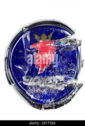 Un emblème Saab automobile AB détruit. Banque D'Images