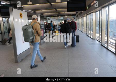 Kastrup/Copenahgen /Danemark/20 septembre 2022/ voyageurs au départ de l'aéroport international de Copehagen et arrivant à la troisième à Kastrup Copenhague Danemark. (Photo. Francis Joseph Dean/Dean photos. Banque D'Images