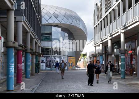 Vue sur le centre commercial couvert de Westgate Oxford avec les gens du shopping Banque D'Images