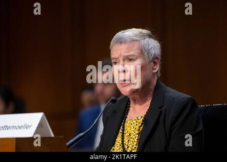 Rose Gottemoeller, Steven C. Hazy Lecturer, Stanford University Freeman Spogli Institute for International Studies and Centre for International Security and Cooperation, répond aux questions lors d'une audience du Comité sénatorial sur les services armés pour examiner la stratégie et la politique nucléaires des États-Unis, dans le Hart Senate Office Building à Washington, DC, mardi, 20 septembre 2022. Crédit : Rod Lamkey/CNP/MediaPunch Banque D'Images