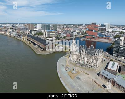 Antwerpen , 9th août 2022, Belgique. MAS - Musée aan de Stoom et horizon de la ville et Loodswezen Schipperskwartier. Antenne du centre-ville Banque D'Images