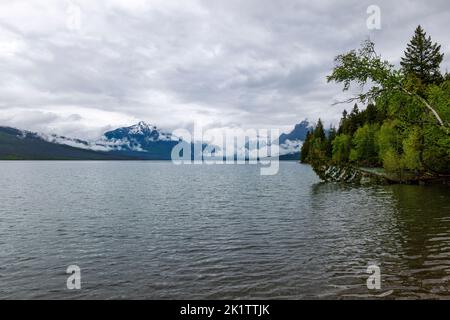 Ciel orageux au-dessus du lac McDonald ; Parc national des Glaciers ; Montana ; États-Unis Banque D'Images