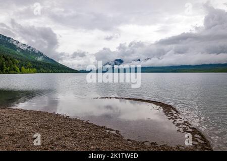 Ciel orageux au-dessus du lac McDonald ; Parc national des Glaciers ; Montana ; États-Unis Banque D'Images