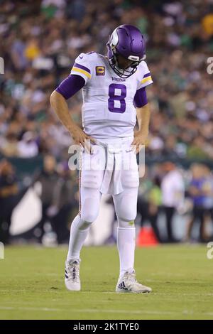 Philadelphie, Pennsylvanie, États-Unis. 19th septembre 2022. Le quarterback des Minnesota Vikings KIRK COUSINS (8) réagit pendant le match entre les Philadelphia Eagles et le Minnesota Vikings Monday, au Lincoln Financial Field. (Image de crédit : © Saquan Stimpson/ZUMA Press Wire) Banque D'Images