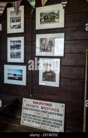 Le musée Ferry Hut, le plus petit musée de Northumberland sinon en Grande-Bretagne, se trouve sur les rives de la rivière ALN à Almouth, Northumberland. Banque D'Images