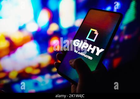 Brésil. 20th septembre 2022. Dans cette illustration, le logo Giphy affiché sur un smartphone. (Credit image: © Rafael Henrique/SOPA Images via ZUMA Press Wire) Banque D'Images