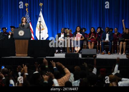 Orangeburg, États-Unis. 17th septembre 2022. Le vice-président des États-Unis, Kamala Harris, s'adresse aux étudiants de l'Université d'État de Caroline du Sud à Orangeburg, en Caroline du Sud, à l'occasion de la Journée nationale d'inscription des électeurs, mardi, 20 septembre 2022. Harris a visité deux collèges historiquement noirs à Orangeburg pour parler de l'esprit d'entreprise, de la santé mentale et de l'inscription des électeurs. Photo de Sean Rayford'/UPI crédit: UPI/Alay Live News Banque D'Images