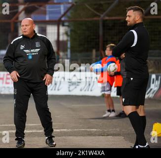 Ballymena Showgrounds, Ballymena, Comté d'Antrim, Irlande du Nord, Royaume-Uni. 23 août 2022. Danske Bank Premiership – Ballymena United 1 Cliftonville 2. Directeur de la Ligue irlandaise, David Jeffrey, directeur de Ballymena United. Banque D'Images