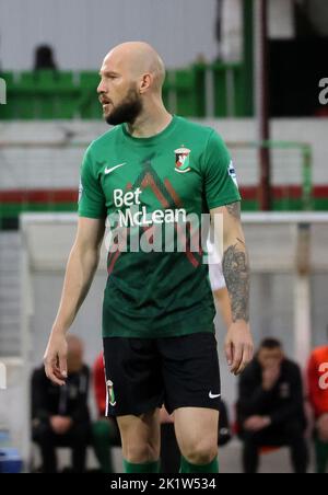 The Oval, Belfast, Irlande du Nord, Royaume-Uni. 06 septembre 2022. Toals County Antrim Shield – Glentoran 1 Lisburn Distillery 0. Footballeur de la Ligue irlandaise, joueur de Glentoran Hrvoje Plum (27) en action Banque D'Images