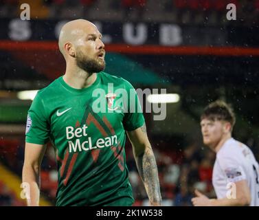 The Oval, Belfast, Irlande du Nord, Royaume-Uni. 06 septembre 2022. Toals County Antrim Shield – Glentoran 1 Lisburn Distillery 0. Footballeur de la Ligue irlandaise, joueur de Glentoran Hrvoje Plum (27) en action Banque D'Images