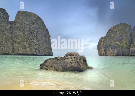 Maya Bay Beach sur les îles Phi Phi Banque D'Images