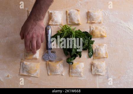 Raviolis aux épinards frais Banque D'Images