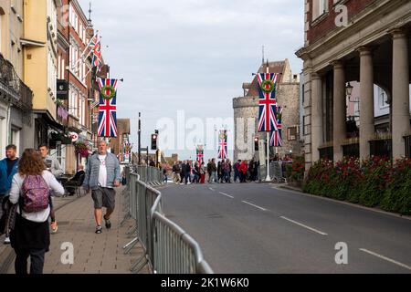 Windsor, Berkshire, Royaume-Uni. 20th septembre 2022. D'énormes punaises de cérémonie demeurent autour de la ville de Windsor après les funérailles de sa Majesté la Reine hier Banque D'Images