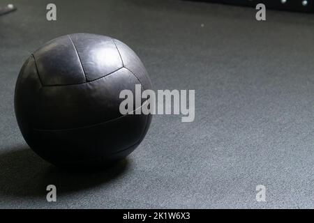 Sports home trampoline cour patio concept en bois kettlebell équipement, pour l'entraînement de rebondissement dans la forme physique et le fer fonctionnel, club slam. Colorado Banque D'Images