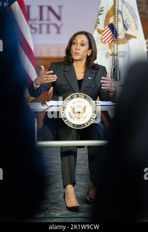 Orangeburg, États-Unis. 17th septembre 2022. Le vice-président Kamala Harris s'entretient avec les chefs d'étudiants du Claflin College à Orangeburg, en Caroline du Sud, à l'occasion de la Journée nationale d'inscription des électeurs, mardi, 20 septembre 2022. Harris a visité deux collèges historiquement noirs à Orangeburg pour parler de l'esprit d'entreprise, de la santé mentale et de l'inscription des électeurs. Photo de Sean Rayford/UPI crédit: UPI/Alay Live News Banque D'Images