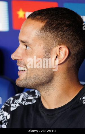 BARCELONE - AOÛT 19 : Mario Suarez est assis sur le banc au match de la Liga entre le RCD Espanyol et Rayo Vallecano au stade RCDE sur 19 août 2022 Banque D'Images