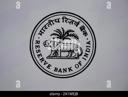 Mumbai, Inde. 20th septembre 2022. Un logo de la Reserve Bank of India (RBI) est visible lors du Global fintech Fest à Mumbai. Le Global fintech Fest (GFF) se tient du 19th au 22nd septembre 2022 pour promouvoir la finance durable à l'échelle mondiale et engager les participants avec des entreprises publiques et privées dans des discussions, des discussions techniques, des présentations de produits et amener tout le monde sur une plate-forme unique pour construire un monde durable et inclusif. Crédit : SOPA Images Limited/Alamy Live News Banque D'Images