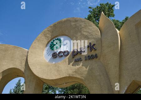 Le panneau d'entrée de l'oasis urbaine. À Eco Park à Tachkent, Ouzbékistan. Banque D'Images