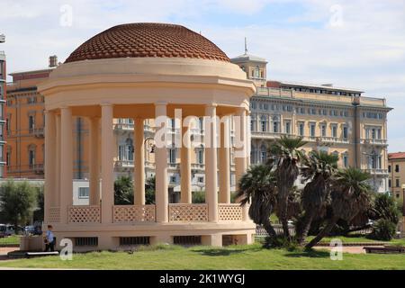 La Terrazza Mascagni. Une promenade et un parc avec belvédère sur le front de mer à Livourne, Toscane, Italie Banque D'Images