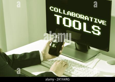 Texte montrant inspiration Outils collaboratifs réseau social privé pour se connecter par e-mail en ligne, concept signifiant réseau social privé pour se connecter thr Banque D'Images