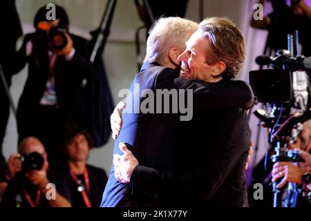 L'acteur Christoph Waltz et l'acteur Willem Dafoe au Festival International du film 79th Banque D'Images