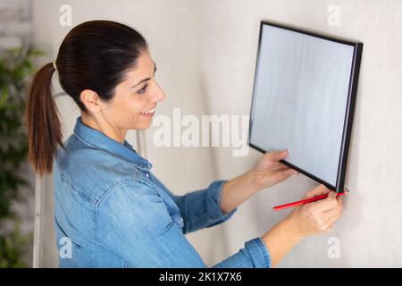 décoration sur un mur blanc Banque D'Images