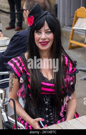 Personnages colorés au Hebden Bridge Steam Punk Weekend Banque D'Images