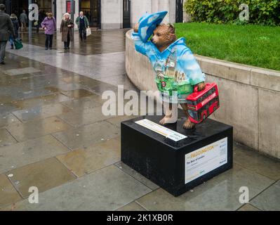 Statue de l'ours de Paddington conçue par Boris Johnson appelée Bear of London, Trafalgar Square, Londres. Banque D'Images