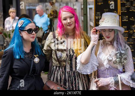 Personnages colorés au Hebden Bridge Steam Punk Weekend Banque D'Images