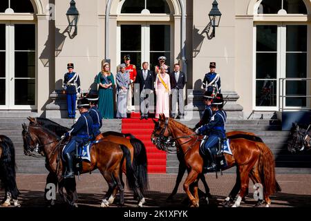 La Haye, Niederlande. 20th septembre 2022. LA HAYE - le roi Willem-Alexander, la reine Maxima, la princesse Amalia, le prince Constantijn et la princesse Laurentien à Prinsjesdag l'ouverture de l'année parlementaire, le 20 septembre 2022. Credit: Patrick van Katwijk/dpa/Alay Live News Banque D'Images
