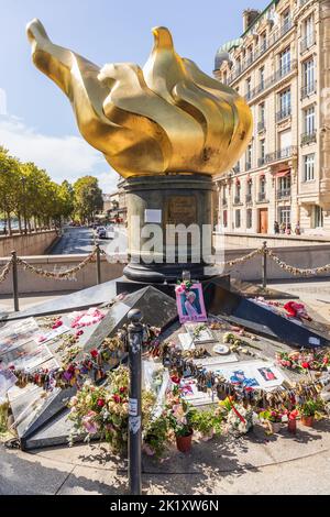 La flamme de la liberté / la flamme de la liberté un mémorial non officiel à la princesse Diana, place de l'Alma, Paris, France, Europe Banque D'Images