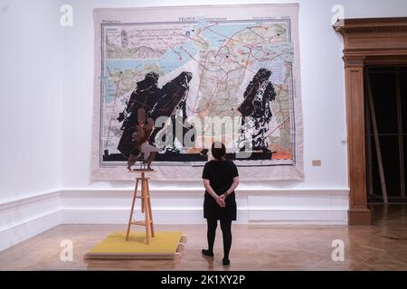 Londres, Royaume-Uni. 21 septembre 2022. La plus grande exposition à la Royal Academuy of Arts par l'artiste sud-africain William Kentridge né à Johannesburg en 1955, qui s'étend sur 40 ans de son gardien, qui comprend des suites de gravures et linocuts, des dessins au charbon de bois à grande échelle et des courts-métrages. L'exposition se déroule du 24 septembre -11 décembre .Credit: amer ghazzal/Alamy Live News. Banque D'Images