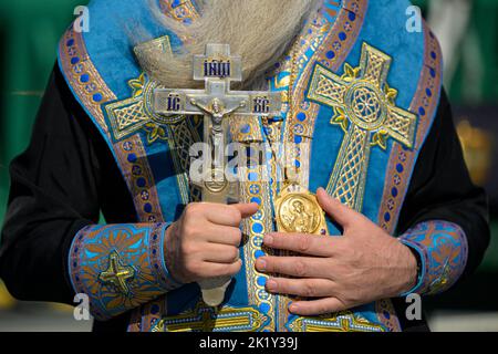 Baïkonour, Kazakhstan. 20th septembre 2022. Kazakhstan, 20 septembre 2022, Évêque orthodoxe russe Ignatii bénit la fusée Soyouz, mardi, 20 septembre 2022, sur le plateau de lancement du cosmodrome de Baïkonour au Kazakhstan. Expédition 68 l'astronaute Frank Rubio de la NASA, et les cosmonautes Sergey Prokopyev et Dmitri Petelin de Roscosmos, doivent se lancer à bord de leur vaisseau Soyouz MS-22 sur 21 septembre. NASA photo par Bill Ingalls/UPI crédit: UPI/Alamy Live News Banque D'Images