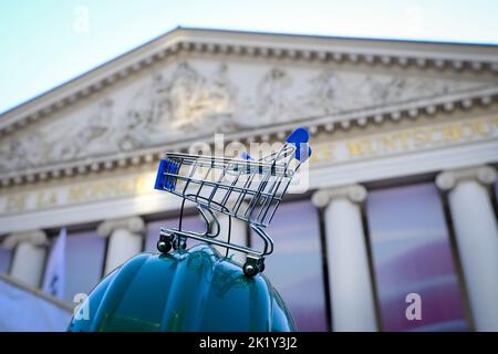Bruxelles, Belgique. 21st septembre 2022. Les gens participent à une manifestation contre la flambée des prix de l'énergie et l'augmentation des coûts de la vie lors d'une manifestation nationale à Bruxelles, Belgique, sur 21 septembre 2022. Crédit: ALEXANDROS MICHAILIDIS/Alamy Live News Banque D'Images