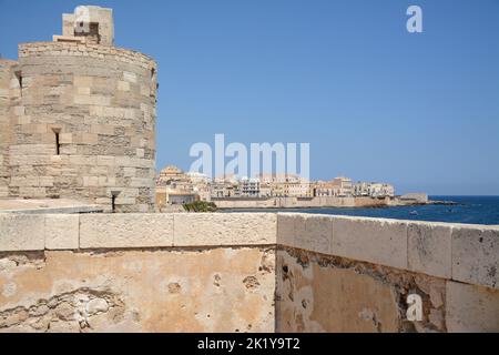 Le château de Maniace est l'un des monuments les plus importants de la période souabe à Syracuse et l'une des plus célèbres forteresses construites par Frederick I. Banque D'Images