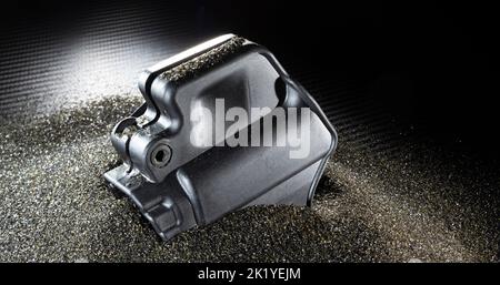 Étui en polymère conçu pour un pistolet semi-automatique avec support de polissage et espace pour le texte Banque D'Images