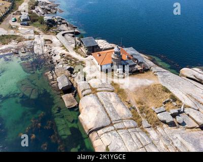 Vue aérienne sur le phare de Punta Cabalo sur l'île d'Arousa, Espagne. Banque D'Images