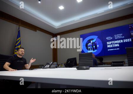 Kiev, Ukraine. 20th septembre 2022. Le président ukrainien Volodymyr Zelenskyy prononce un discours à l’initiative mondiale Clinton via une vidéo à distance du palais Mariinsky, 20 septembre 2022, à Kiev, en Ukraine. Credit: Bureau de presse présidentiel ukrainien/Présidence ukrainienne/Alamy Live News Banque D'Images