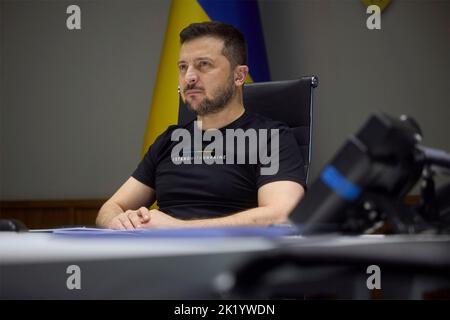 Kiev, Ukraine. 20th septembre 2022. Le président ukrainien Volodymyr Zelenskyy prononce un discours à l’initiative mondiale Clinton via une vidéo à distance du palais Mariinsky, 20 septembre 2022, à Kiev, en Ukraine. Credit: Bureau de presse présidentiel ukrainien/Présidence ukrainienne/Alamy Live News Banque D'Images