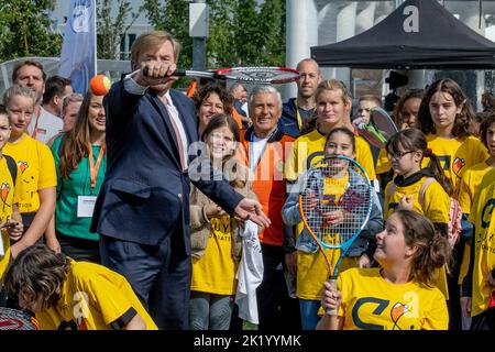 Amsterdam, Niederlande. 21st septembre 2022. Le roi Willem-Alexandre des pays-Bas, au complexe sportif de Toekomst et à la Johan Cruijff Arena d'Amsterdam, sur 21 septembre 2022, pour ouvrir le Cruyff Legacy Summit, les idées sociales de Johan Cruijffs sont au centre de cette réunion, a lieu en l'honneur de l'anniversaire 25th de la Fondation Johan Cruyff crédit: Albert vd Werf/pays-Bas OUT/point de vue OUT/dpa/Alamy Live News Banque D'Images