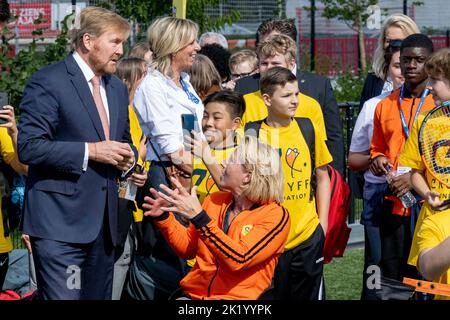 Amsterdam, Niederlande. 21st septembre 2022. Le roi Willem-Alexandre des pays-Bas, au complexe sportif de Toekomst et à la Johan Cruijff Arena d'Amsterdam, sur 21 septembre 2022, pour ouvrir le Cruyff Legacy Summit, les idées sociales de Johan Cruijffs sont au centre de cette réunion, a lieu en l'honneur de l'anniversaire 25th de la Fondation Johan Cruyff crédit: Albert vd Werf/pays-Bas OUT/point de vue OUT/dpa/Alamy Live News Banque D'Images