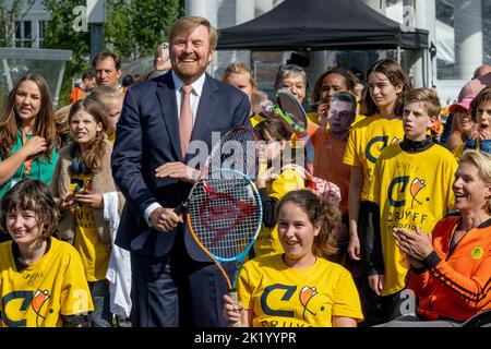 Amsterdam, Niederlande. 21st septembre 2022. Le roi Willem-Alexandre des pays-Bas, au complexe sportif de Toekomst et à la Johan Cruijff Arena d'Amsterdam, sur 21 septembre 2022, pour ouvrir le Cruyff Legacy Summit, les idées sociales de Johan Cruijffs sont au centre de cette réunion, a lieu en l'honneur de l'anniversaire 25th de la Fondation Johan Cruyff crédit: Albert vd Werf/pays-Bas OUT/point de vue OUT/dpa/Alamy Live News Banque D'Images