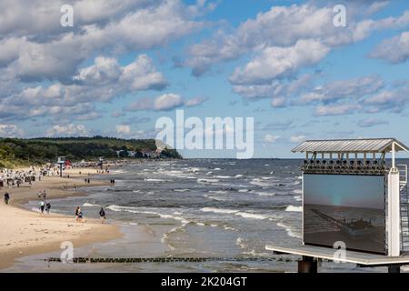 Large plage de sable sur la côte d'Usedom Banque D'Images