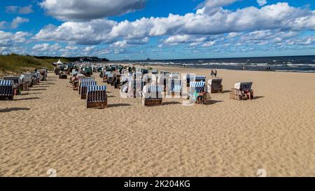 Large plage de sable sur la côte d'Usedom Banque D'Images