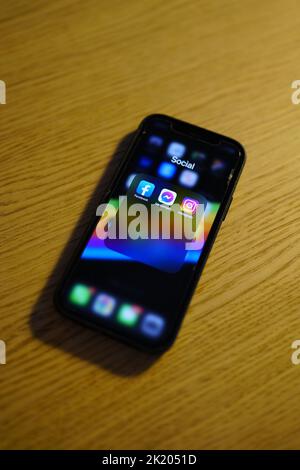 Icônes de réseaux sociaux sur un smartphone Banque D'Images